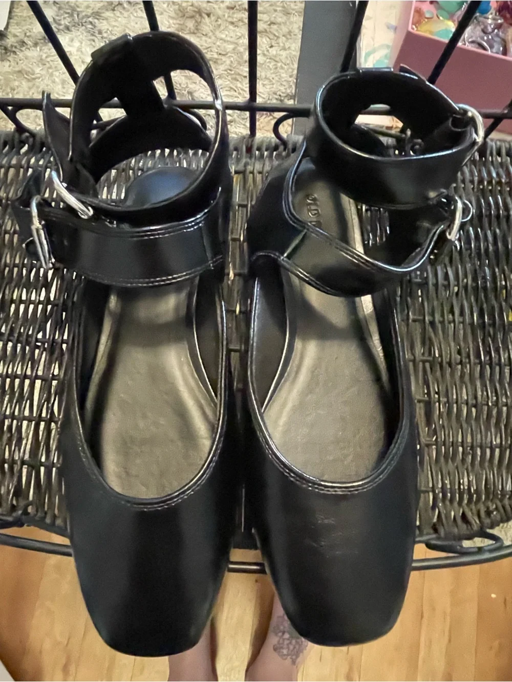 Black Ankle-Strap Ballet Flats Size 7 made by Old Navy. Super Cute